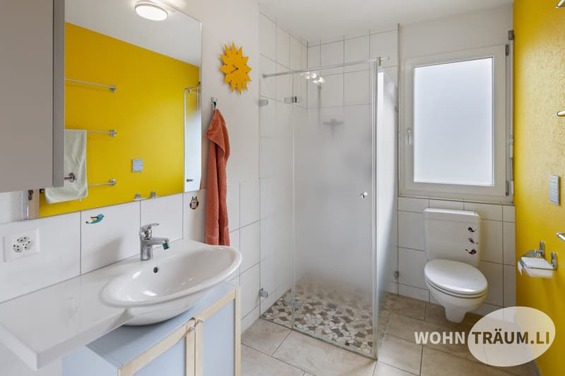 Im idyllisch gelegenen Wohnquartier von Mahren-Lostorf befindet sich dieses grosszügige 7½-Zimmer Einfamilienhaus. (4)