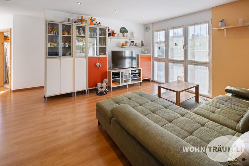Im idyllisch gelegenen Wohnquartier von Mahren-Lostorf befindet sich dieses grosszügige 7½-Zimmer Einfamilienhaus. (9)