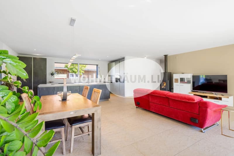 7½-Zimmer Einfamilienhaus mit Charme & Ausbaupotenzial (2)