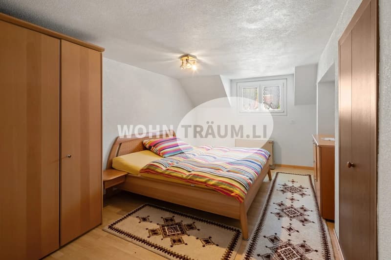 8-Zimmer Eckhausteil mit Gartenhaus und grossem Grundstück (7)