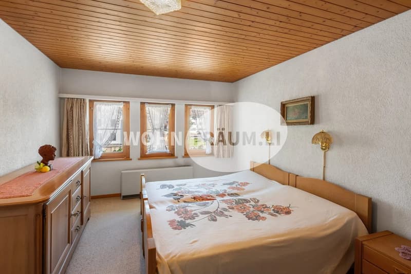 8-Zimmer Eckhausteil mit Gartenhaus und grossem Grundstück (6)