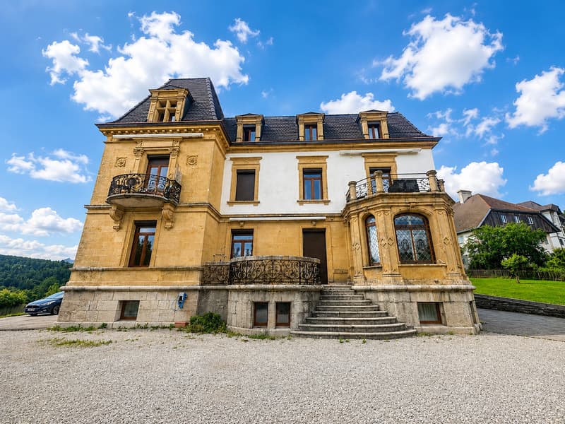 Avec balcon et vue sur le lac dans un manoir rénové (2)