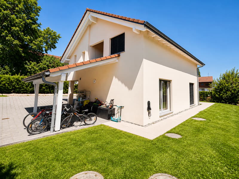 Élégante villa individuelle de 5.5 pièces dans un quartier résidentiel (3)