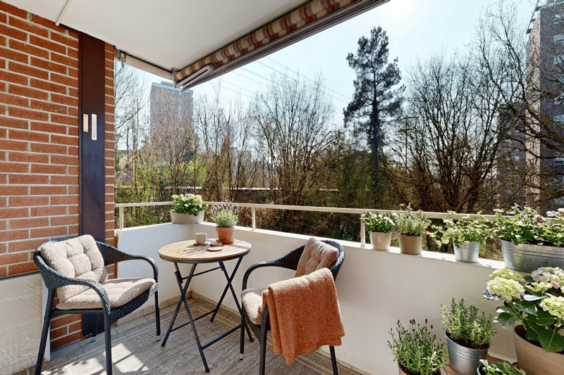 Komplett saniert 2026 · 4.5 Zi · 103 m² · Lift · Balkon · Garage (5)