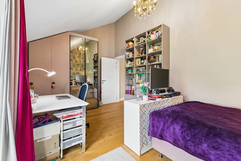 CHF 600'000 unter Schätzwert: 9-Zi-Haus, Jg. 2021 (26)