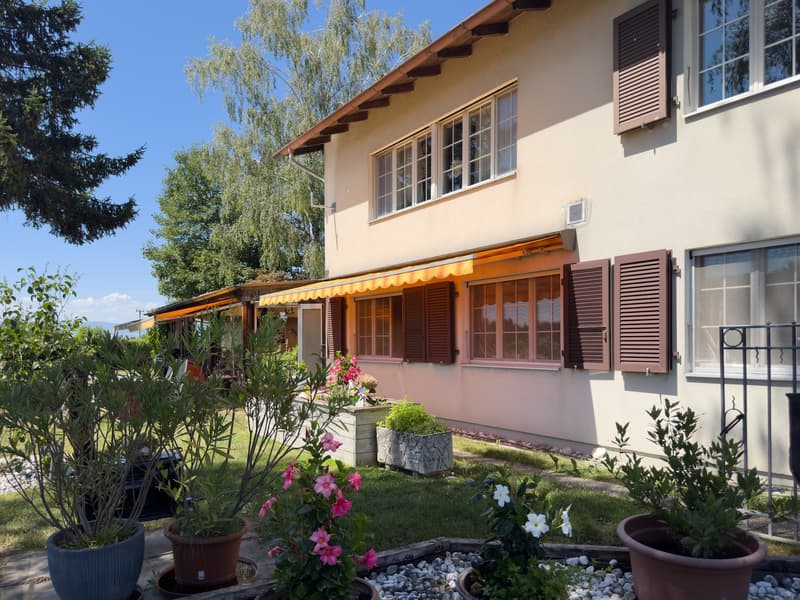 11_Haus Sicht von Garten seitlich