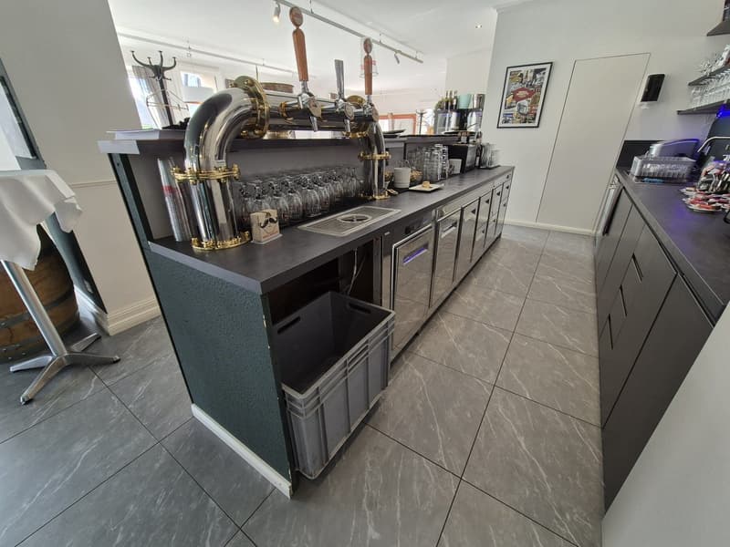 Restaurant mit zwei Terrassen und grossem Parkplatz – Region Biel–Grenchen (6)