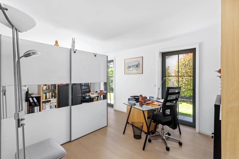 Rez-de-jardin contemporain, spacieux et bien agencé (11)