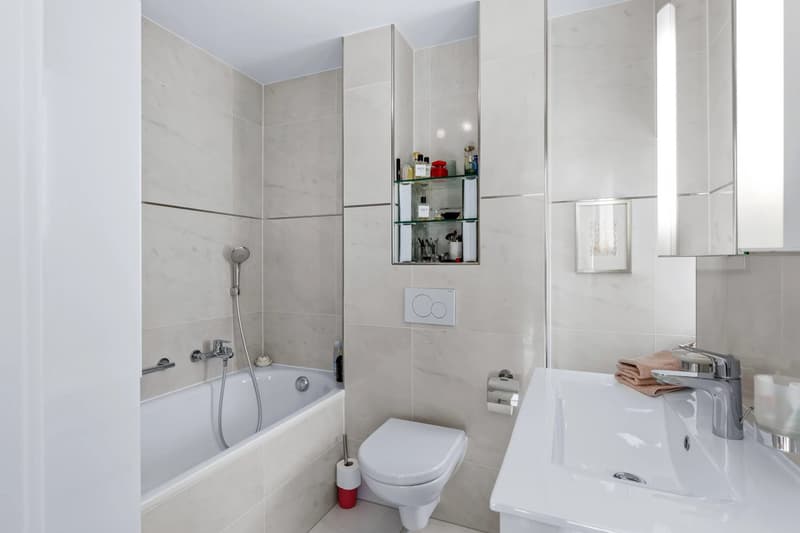Rez-de-jardin contemporain, spacieux et bien agencé (12)