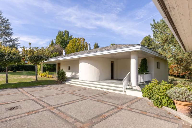 Elegant Detached House with Large Garden in Epalinges (1)