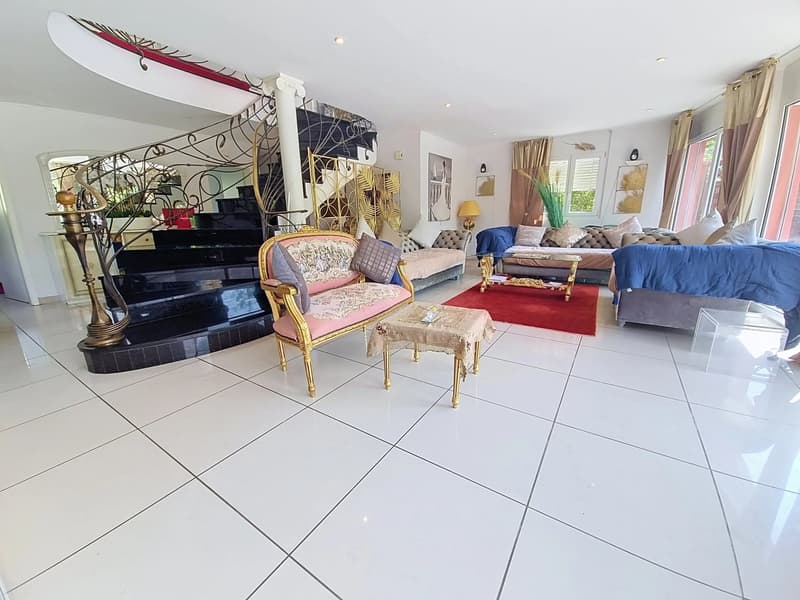 Unique villa in the heart of Sierre, close to Lake Géronde! (4)