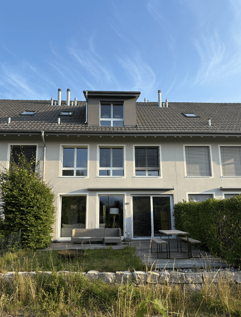 Spacious 6.5-Room Row House for Rent in Uerzlikon (1)