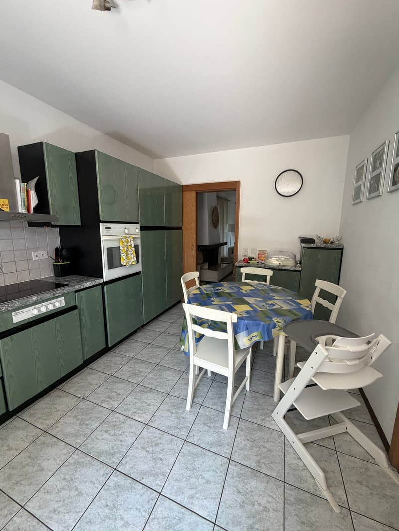 Incantevole villa unifamiliare con piscina, garage doppio e vista lago (5)