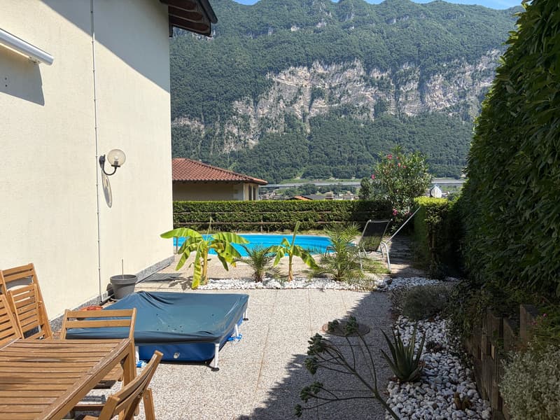 Incantevole villa unifamiliare con piscina, garage doppio e vista lago (11)