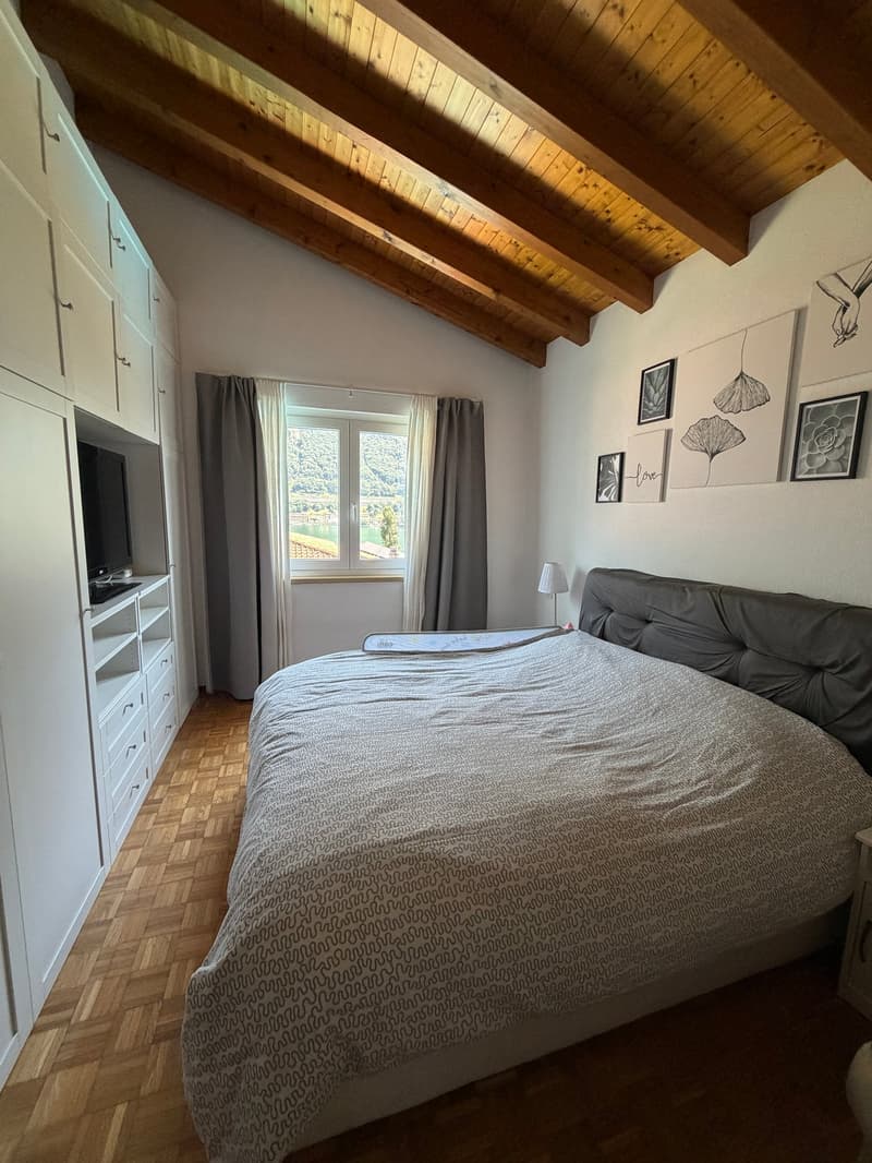 Incantevole villa unifamiliare con piscina, garage doppio e vista lago (8)