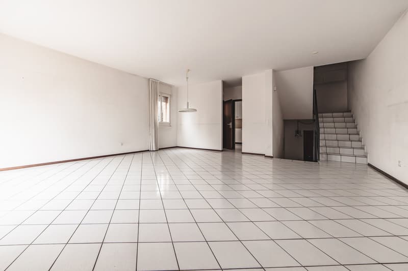 Incantevole Casa Bifamiliare di 5.5 Locali a Chiasso – Disponibile Subito! (2)