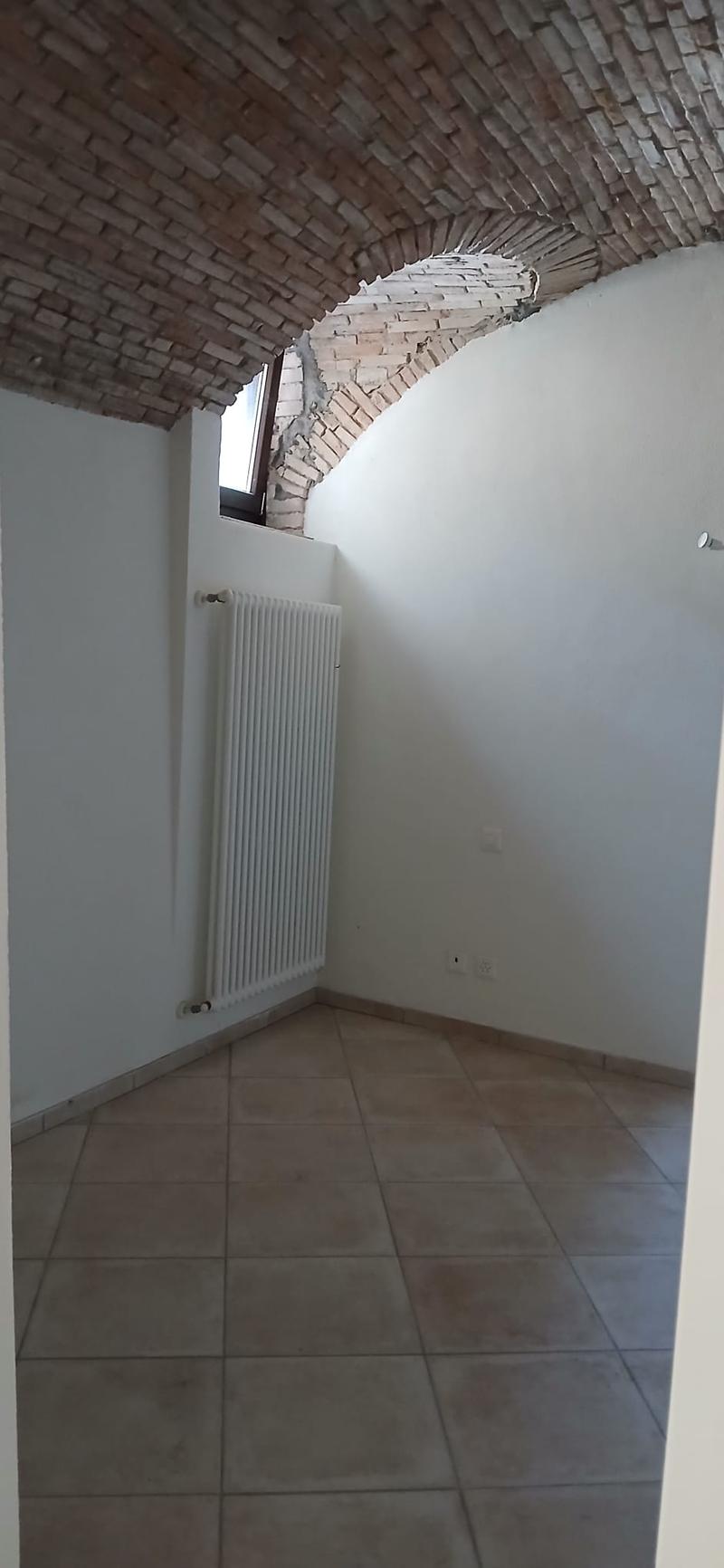 Coldrerio affittiamo in dimora storica ristrutturata 3.5 locali (7)