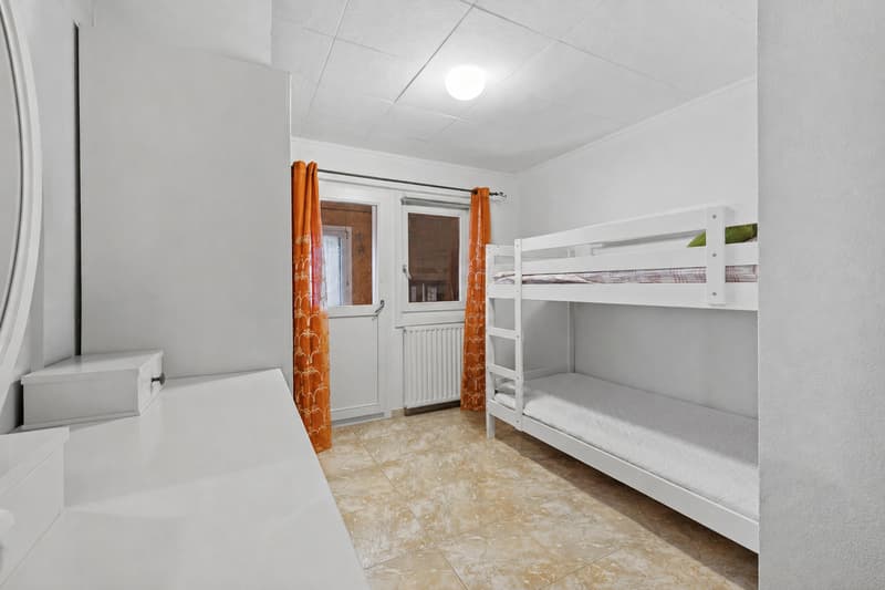 Chambre 1 / a white bathroom with bunk beds and a sink