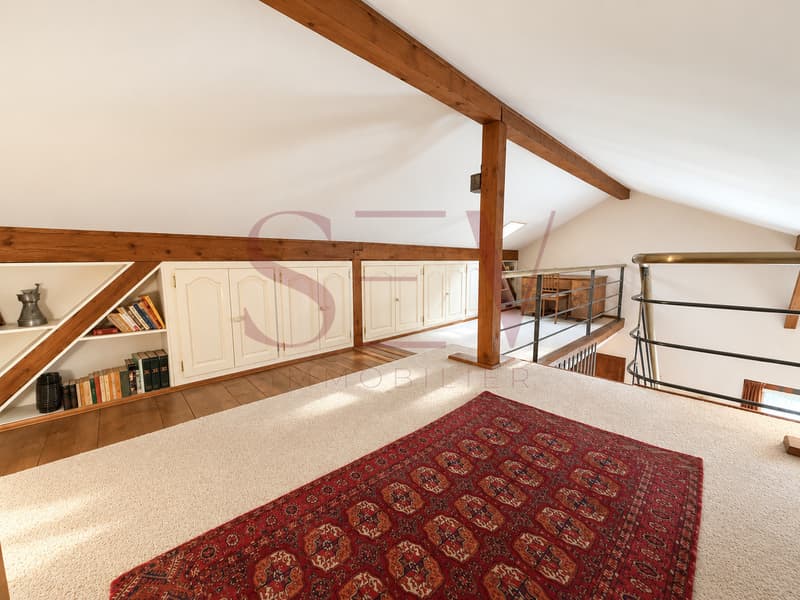Combles: Mezzanine avec espace bureau et rangements