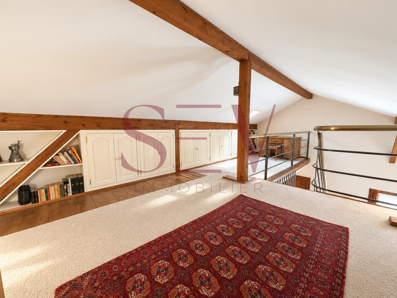 Combles: Mezzanine avec espace bureau et rangements