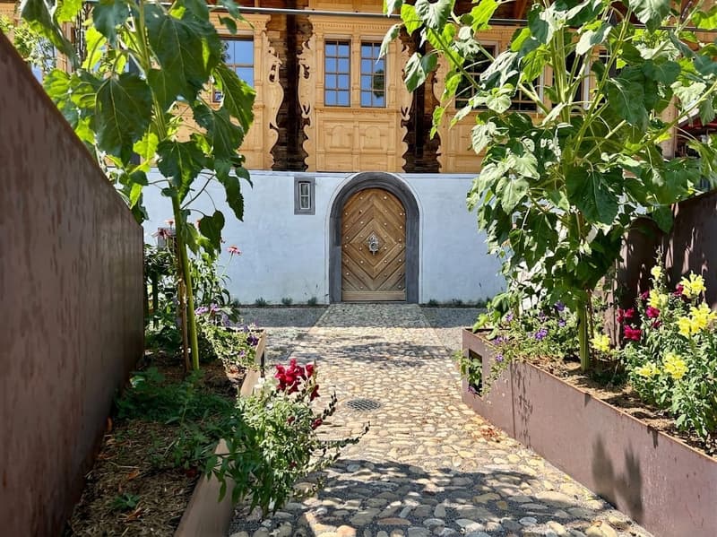 Renditeobjekt / Mehrfamilienhaus der besonderen Art - Historisches Haus mit 6 neuwertigen Wohnungen und 2 Studios/Ateliers (3)