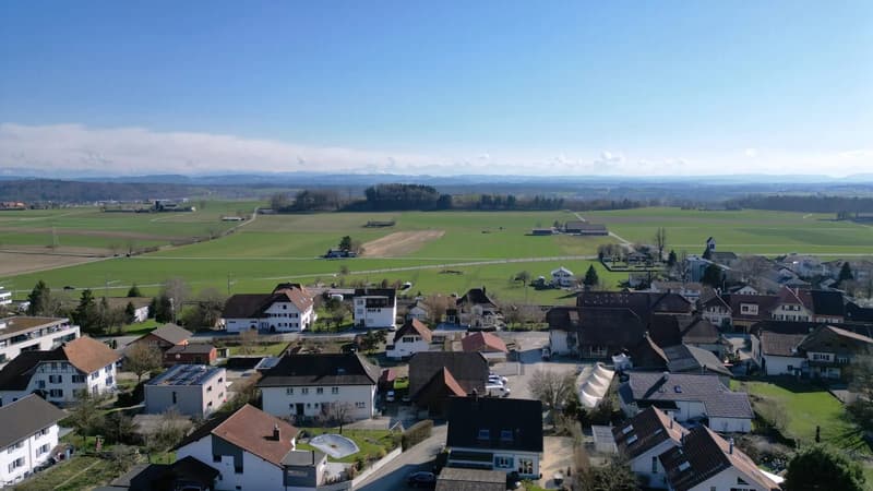 Wohnen und Entwickeln: Bauernhaus mit Landreserve in Attiswil (5)