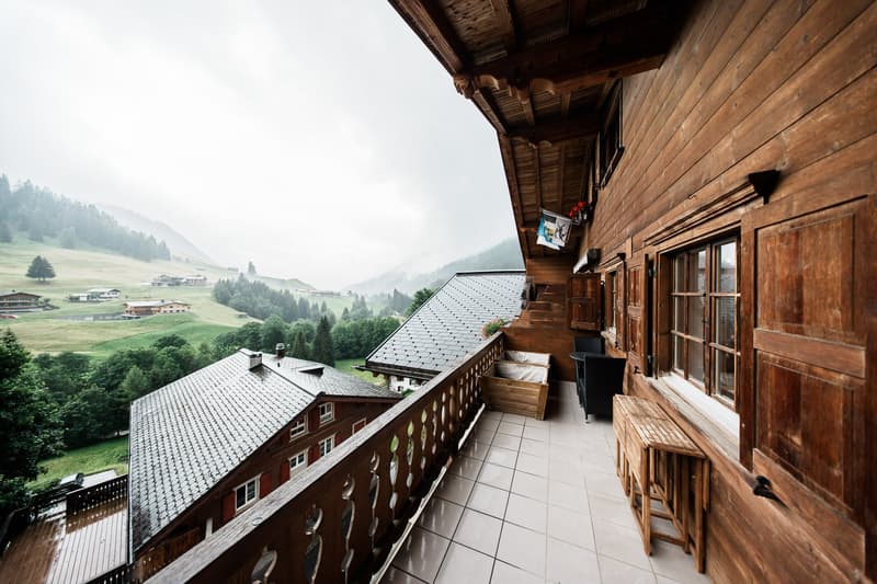 Alpines Wohngefühl mit Weitblick – grosszügige Maisonette in St. Antönien (3)