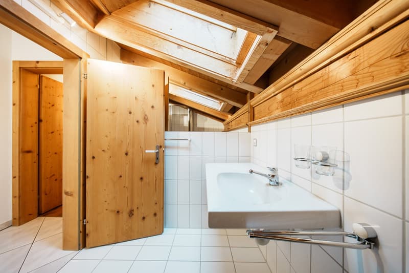 Alpines Wohngefühl mit Weitblick – grosszügige Maisonette in St. Antönien (19)