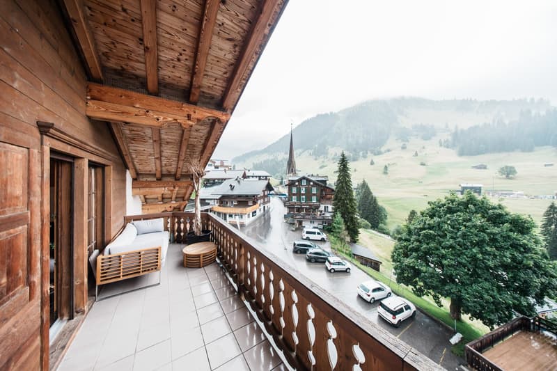 Alpines Wohngefühl mit Weitblick – grosszügige Maisonette in St. Antönien (2)