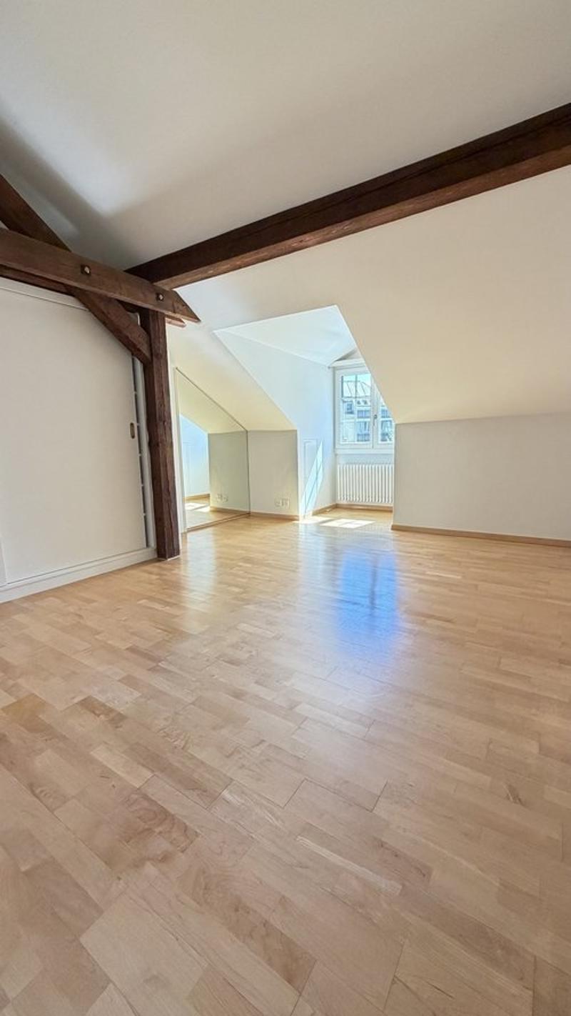 Charmante 3-Zimmer-Wohnung mit Balkon in der Zürcher Altstadt – sofort verfügbar (3)