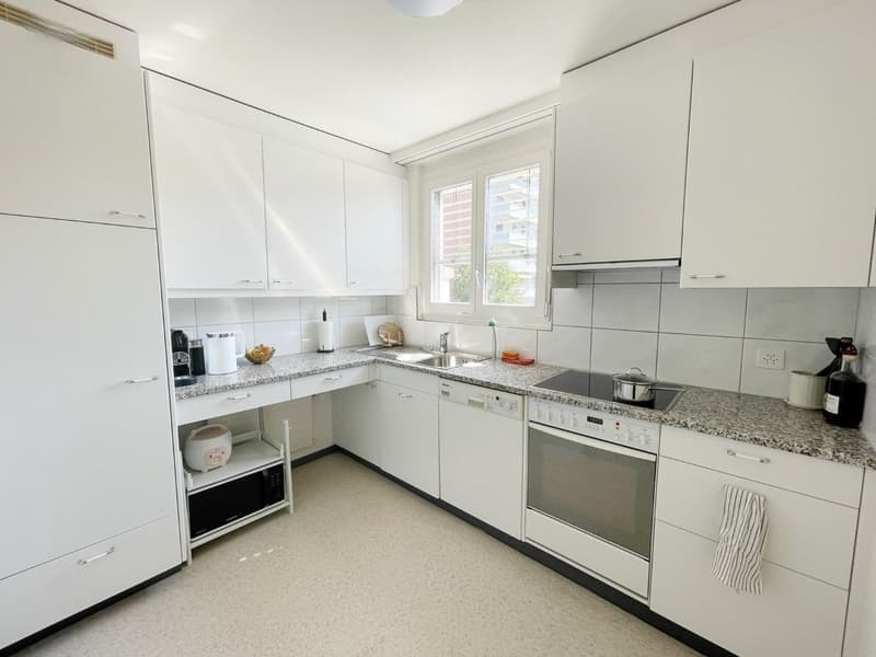 Moderne 2.5-Zimmer-Wohnung in Baar mit Balkon (3)