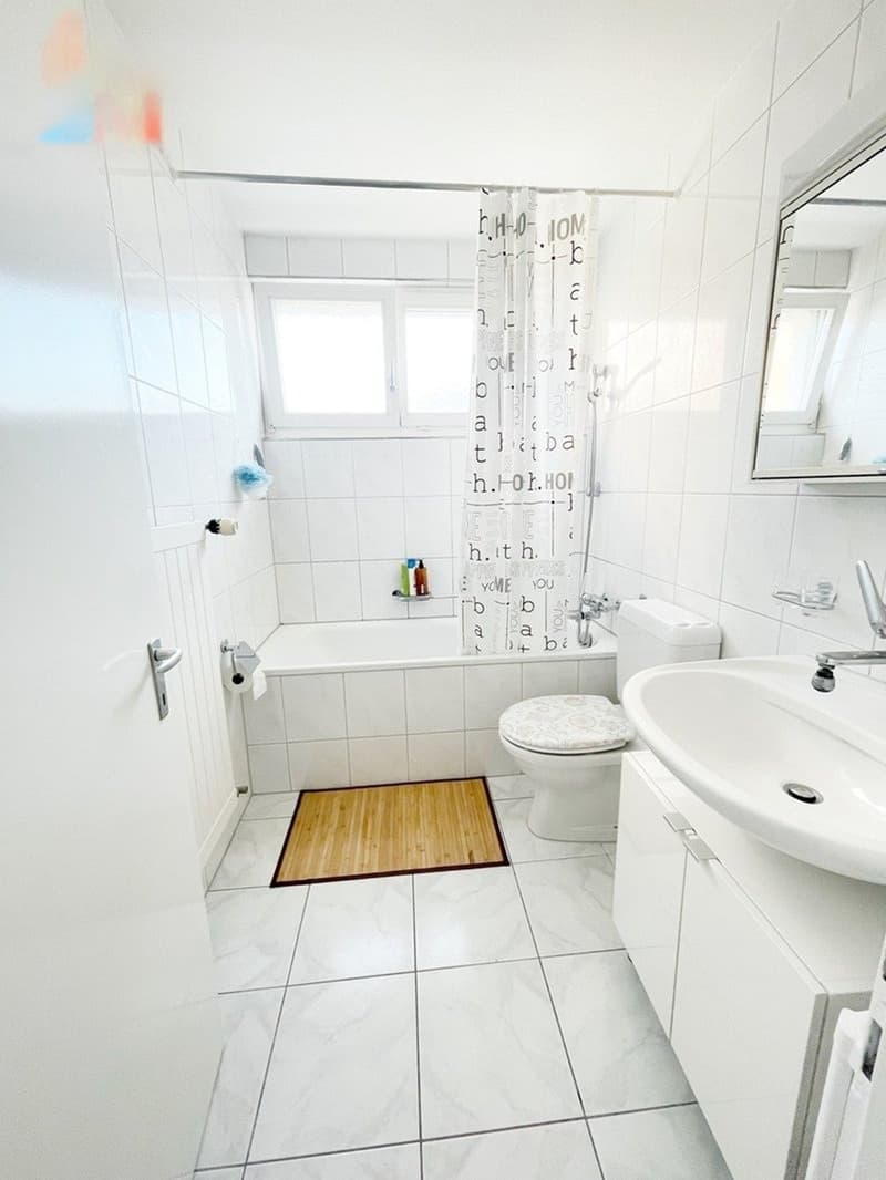 Moderne 2.5-Zimmer-Wohnung in Baar mit Balkon (1)