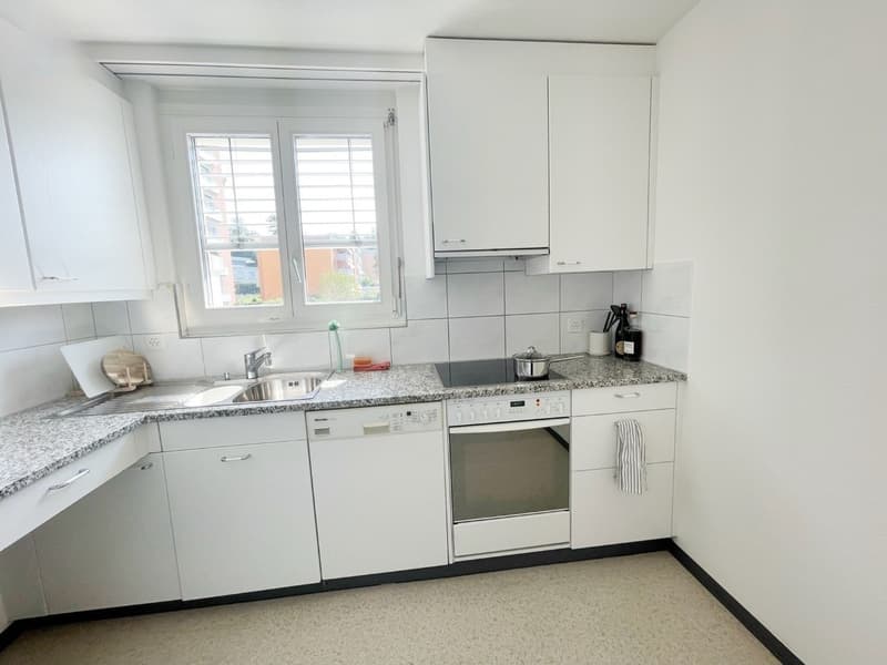 Moderne 2.5-Zimmer-Wohnung in Baar mit Balkon (2)