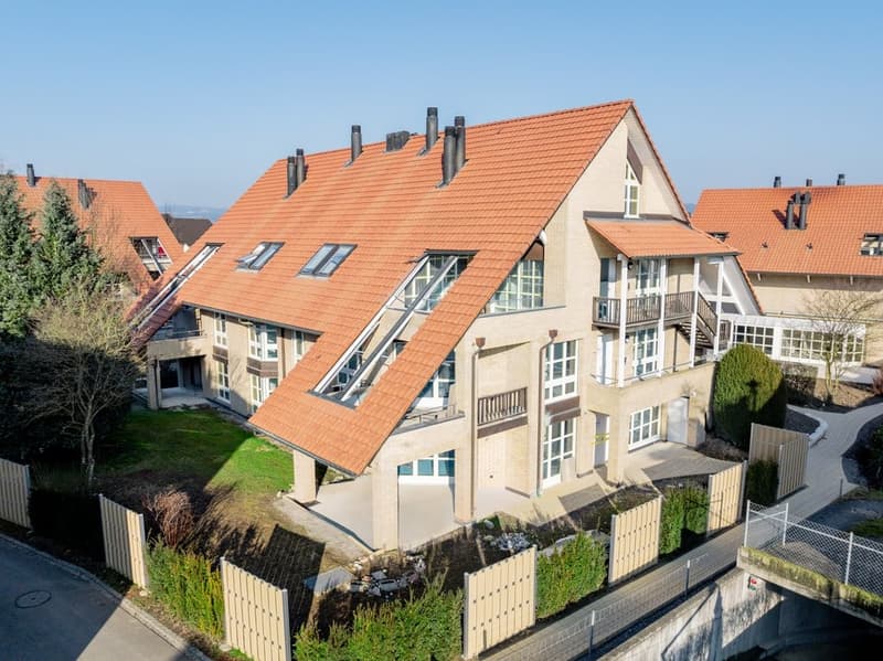 GROSSZÜGIGE HELLE WOHNUNG- FRISCH SANIERT (1)