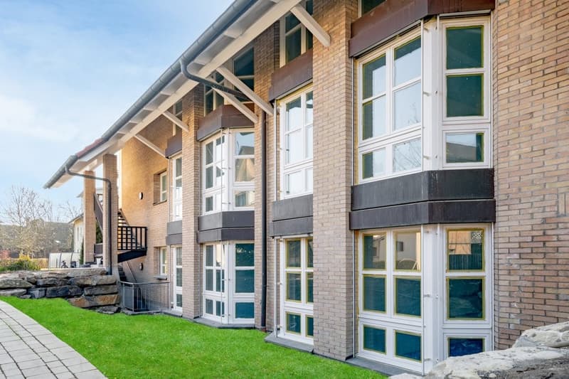 GROSSZÜGIGE HELLE WOHNUNG- FRISCH SANIERT (2)