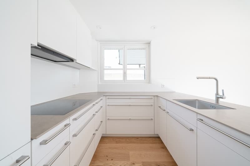 GROSSZÜGIGE HELLE WOHNUNG- FRISCH SANIERT (5)