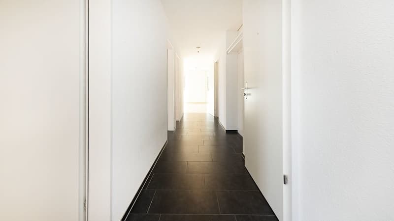 MODERNE 3.5 ZIMMER WOHNUNG MIT GROSSEM BALKON ZU VERMIETEN (6)