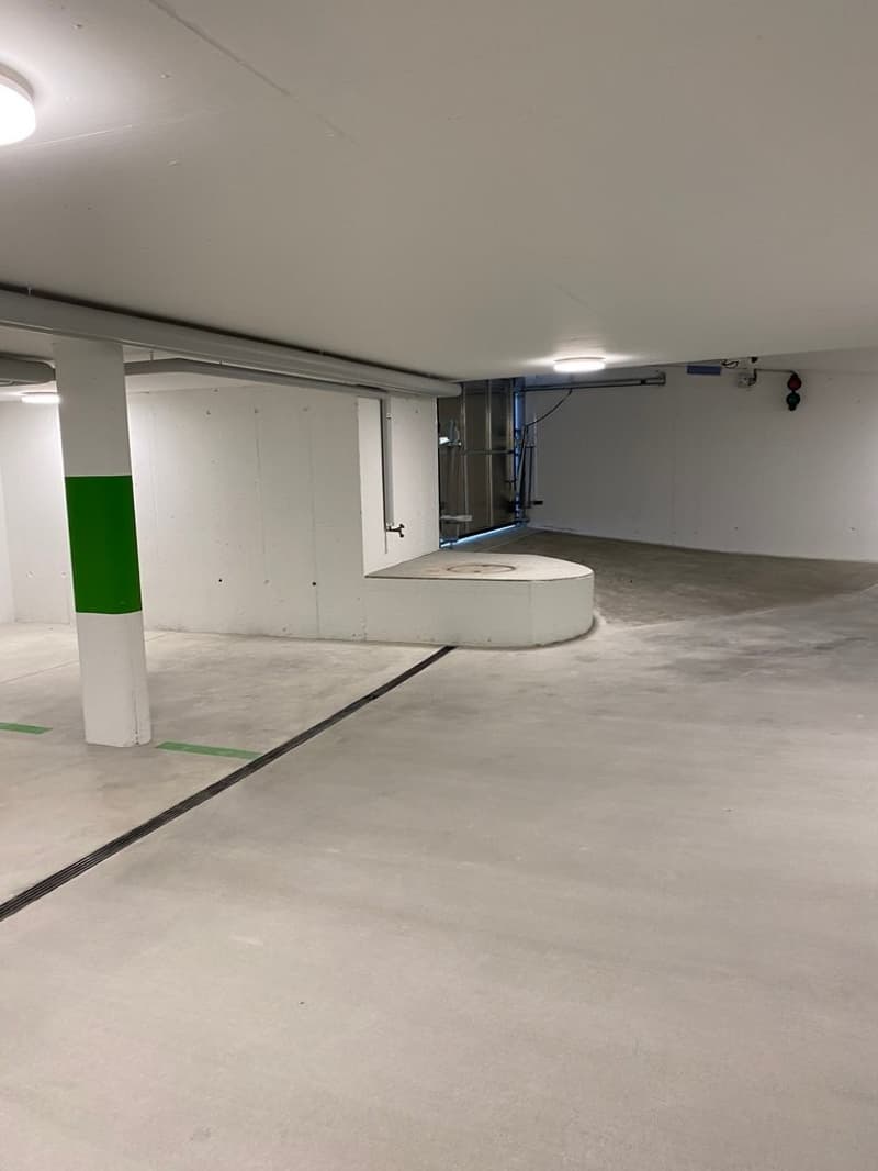 EINSTELLHALLENPLATZ ZU VERMIETEN IN MÄNNEDORF (3)
