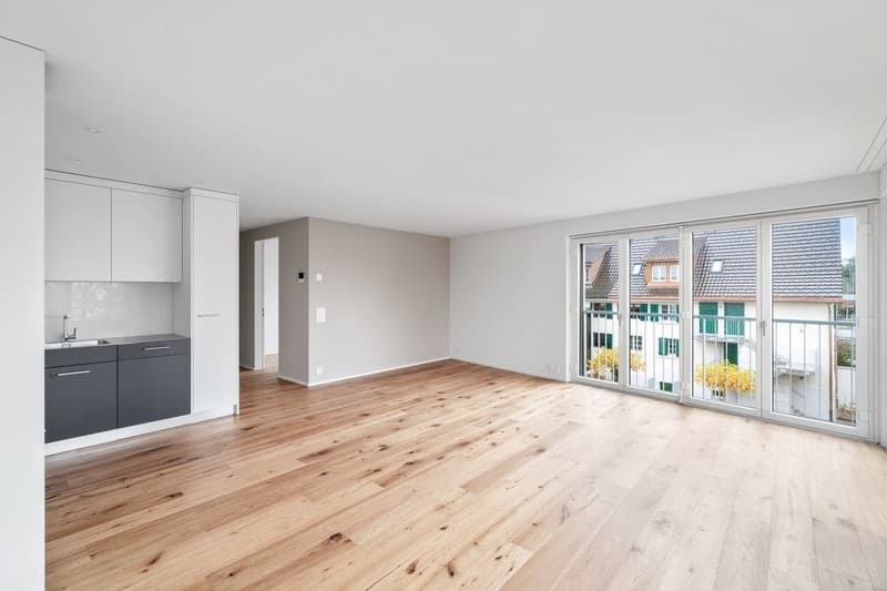MODERNE WOHNUNG MIT GROSSZÜGIGEM GARTENSITZPLATZ IN MÄNNEDORF (2)