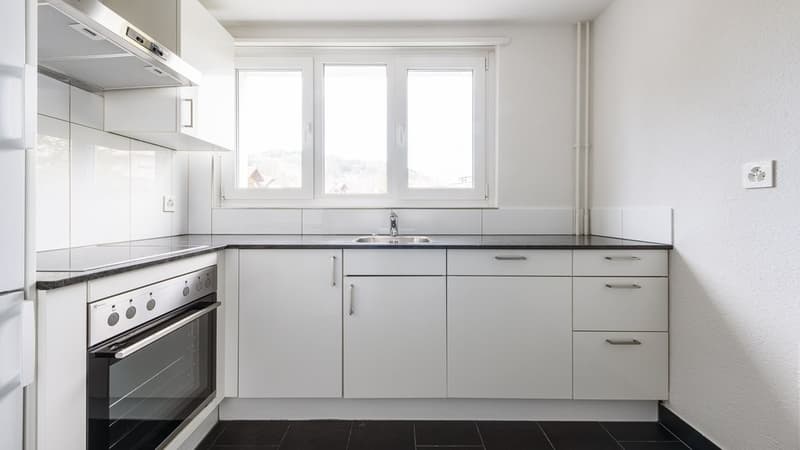 LICHTDURCHFLUTETE 3 ZIMMER-WOHNUNG AN GUTER LAGE (7)