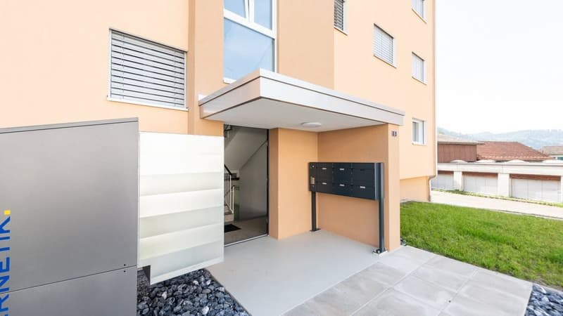 TOLLE ATTIKAWOHNUNG MIT GROSSEM BALKON ZU VERMIETEN (2)