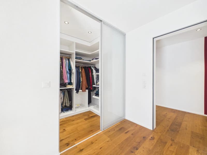 Exklusive 4.5-Zimmer-Wohnung mit grosszügiger Terrasse und Balkon (10)