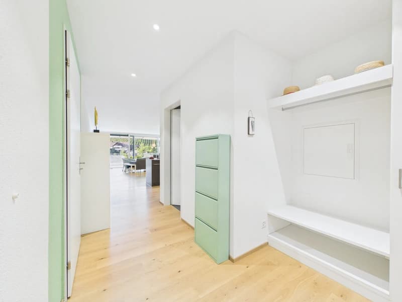 Hochwertige 2.5 Zimmer Wohnung mit grosszügigem Balkon (3)