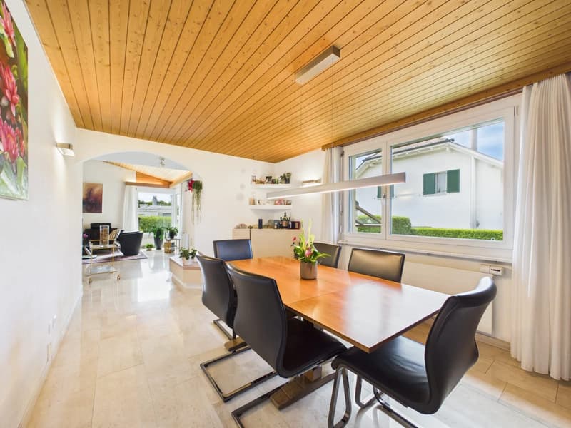Grosszügiges 6.5-Zimmer-Einfamilienhaus an ruhiger Privatstrasse (6)