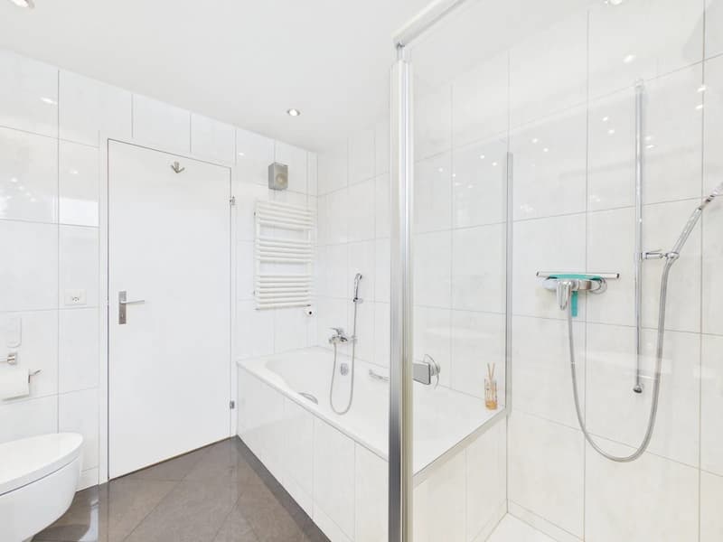 Grosszügiges 6.5-Zimmer-Einfamilienhaus an ruhiger Privatstrasse (12)