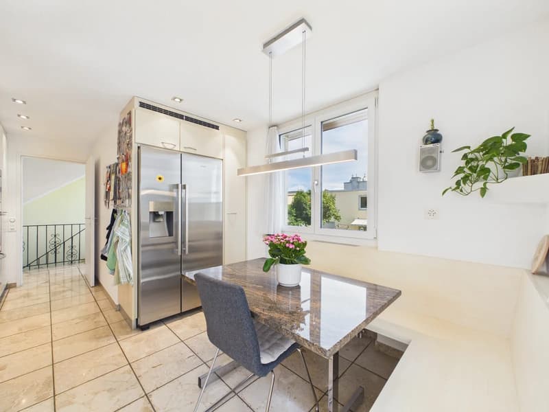 Grosszügiges 6.5-Zimmer-Einfamilienhaus an ruhiger Privatstrasse (7)