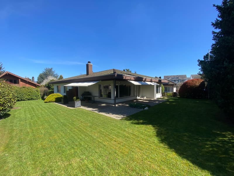 Exklusives 7.5-Zimmer-Haus mit grosser Gartenanlage und Doppelgarage (8)
