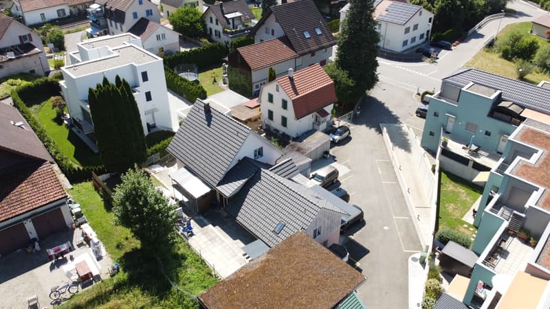 2 Häuser mit 8-Zimmer und grosser Terrasse in Kollbrunn zu verkaufen (3)