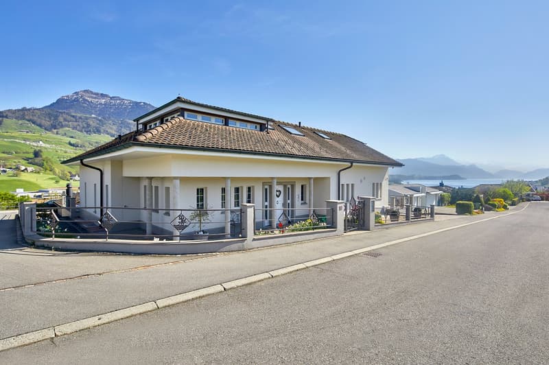 Viel Platz für die ganze Familie mit Sicht auf See und Berge (3)
