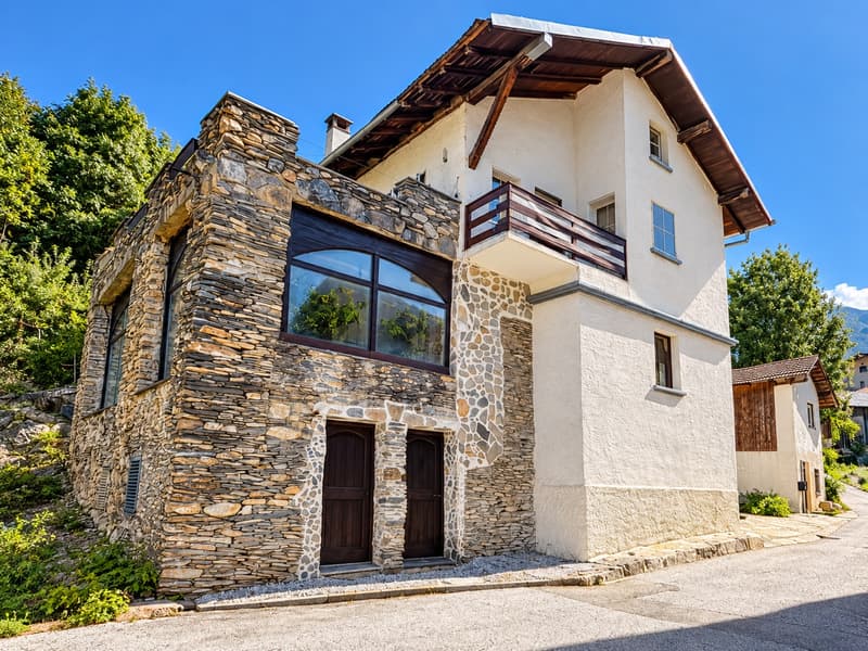 Maison de caractère atypique à Savièse : volumes, authenticité et potentiel (1)